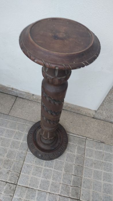 Coluna em madeira