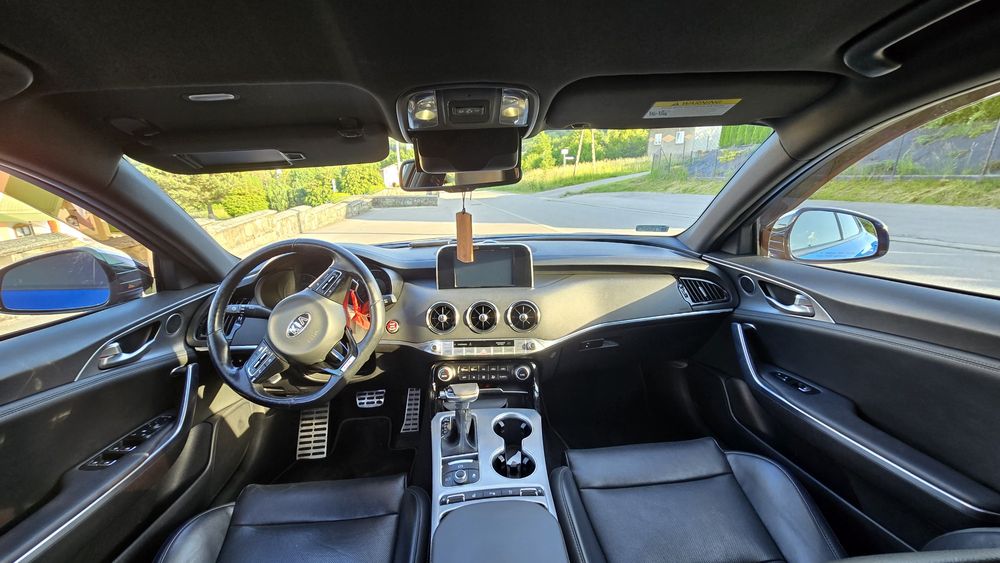 KIA stinger 3.3v6 AWD