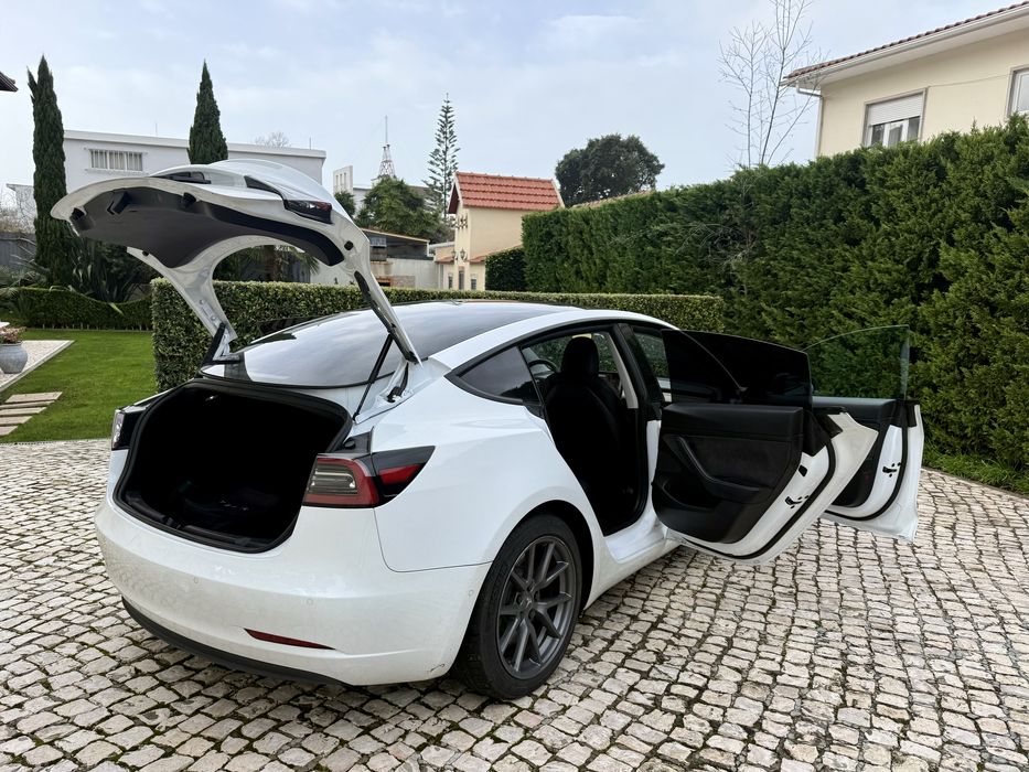 Tesla model 3 2021