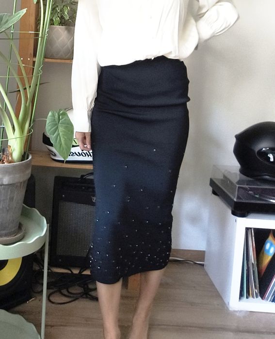 Zara czarna elegancka spódnica midi zdobienia