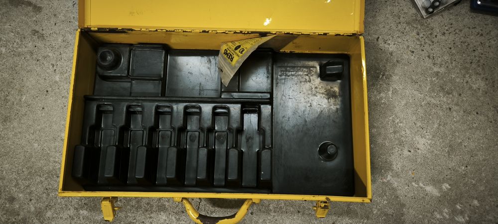 Vendo caixa para máquina rems
