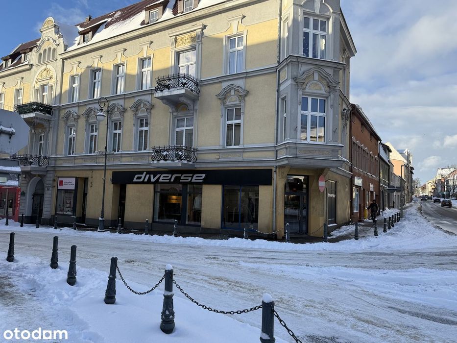 Przestronny lokal w kamienicy z witryną i ogrzewaniem