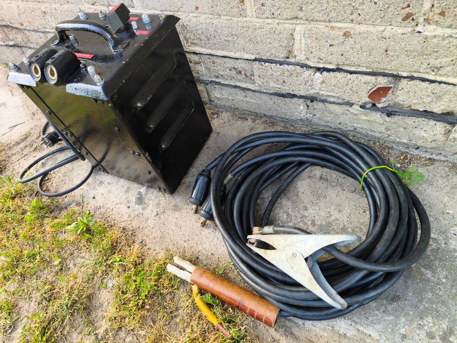 Spawarka transformatorowa 230V  przewody spawalnicze 8m Spawarka / transformator spawalniczy