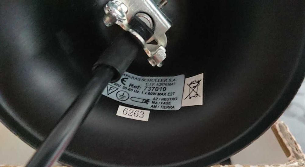 Candeeiro rústico, em metal (castanho)