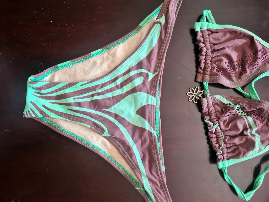 Biquíni  Conj. Morena Rosa Tam m + parte de cima rosa os 2 por 7 euros