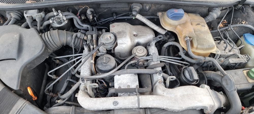 Pompa wtryskowa paliwa sterownik kpl. AUDI A6 C5 PASSAT B5 2.5 V6 TDI