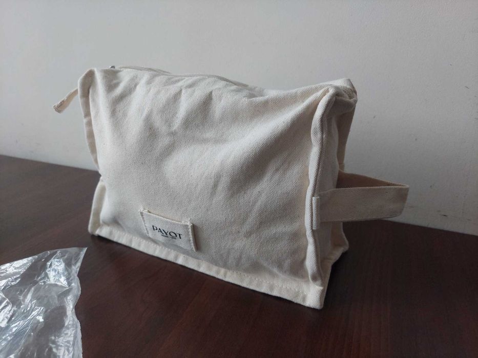 Косметичка PAYOT насесер