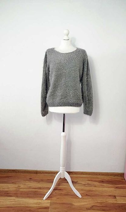 Esmara szary klasyczny sweter włochacz