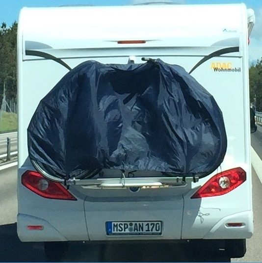 Pokrowiec na kilka rowerów.