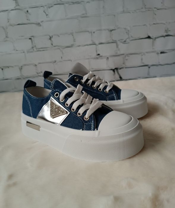 Jeansowe trampki na platformie 39