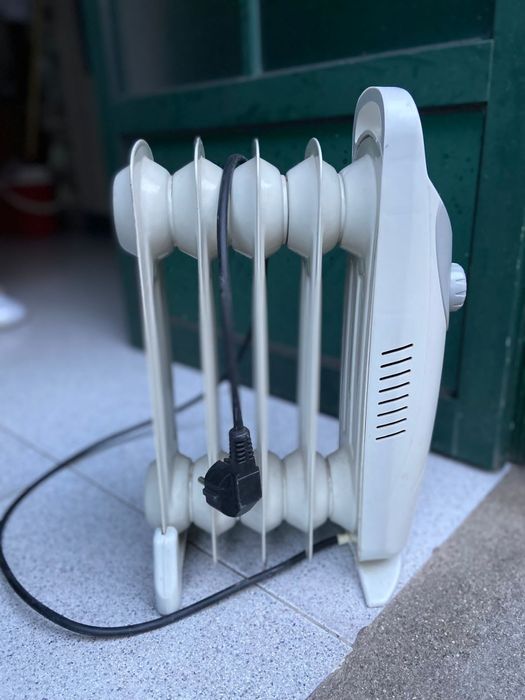 Mini aquecedor a óleoaqu