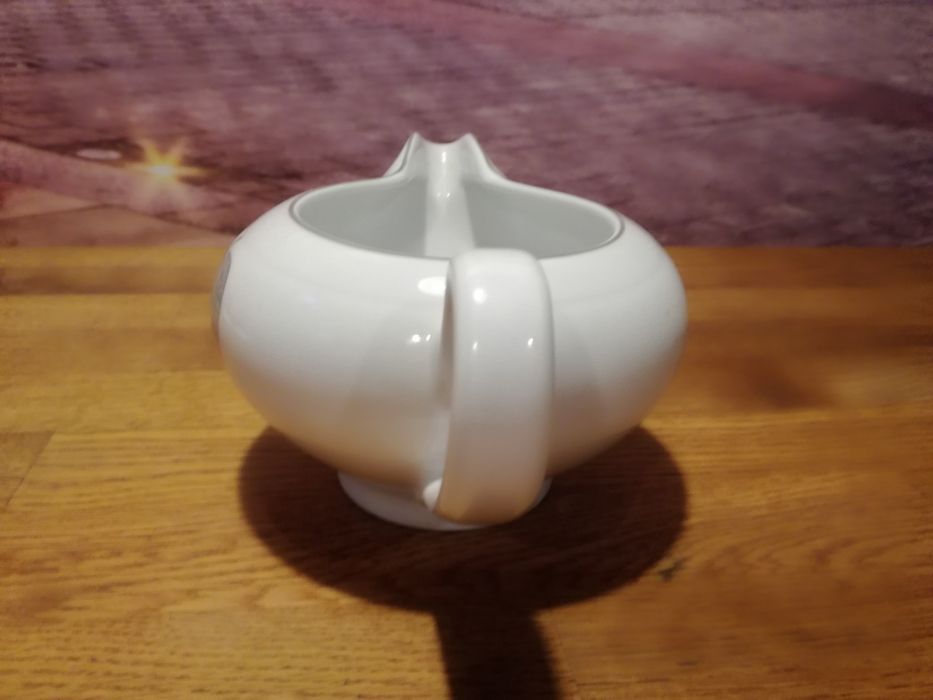 sosjerka dzbanek biała porcelana