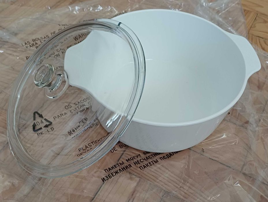 White Pyrex Container with Lid444521098175457281