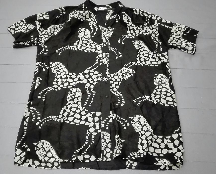 Blusas, túnicas e vestidos de marca