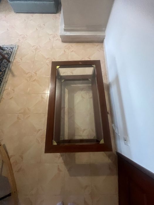 Mesa de apoio com tampo de vidro