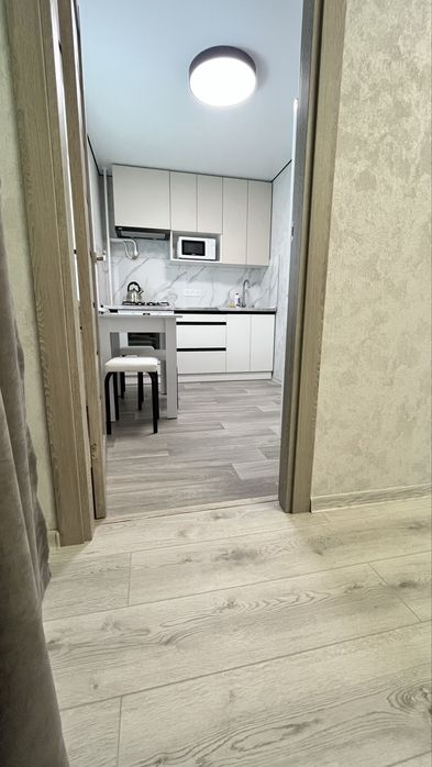 Подобово!Посуточно!Оренда!Затишна та чиста квартира!ЦЕНТР. 2-й ПОВЕРХ!