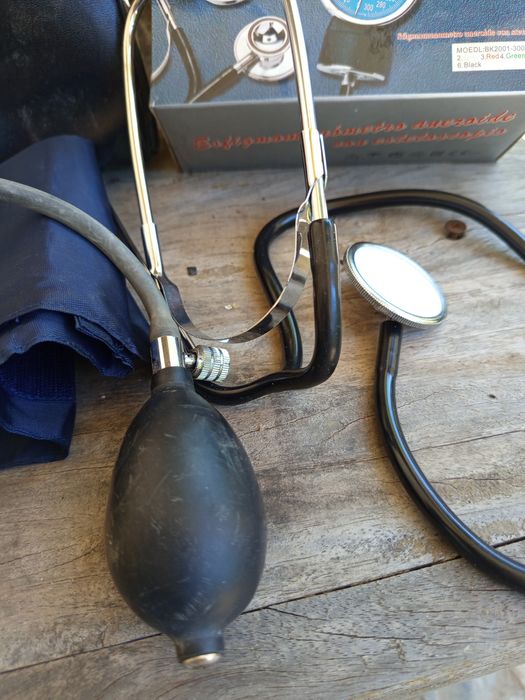 Medidor de tensões manual + estetoscópio