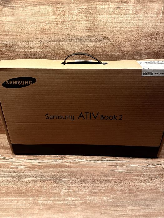 Zadbany biały laptop Samsung Ativ Book 2