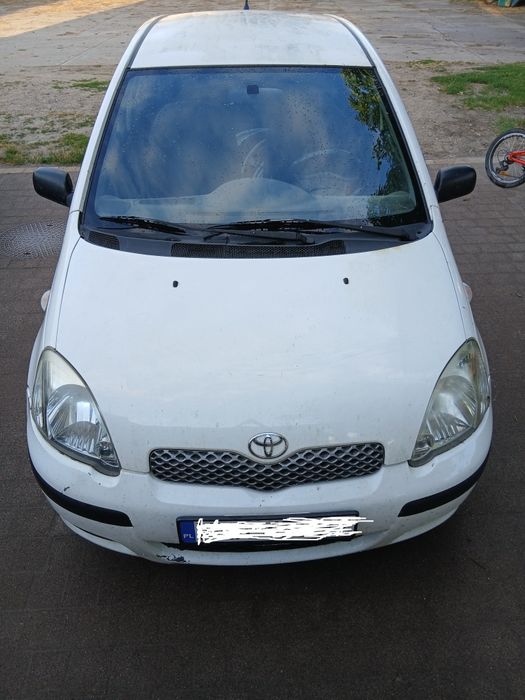 Sprzedam Toyota Yaris biała 2005