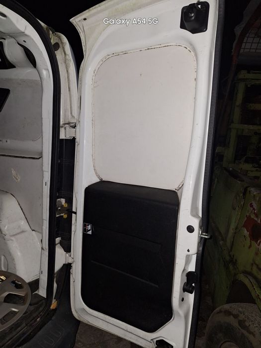 Fiat Doblo II  drzwi tylne skrzydelka boczne11-21 boczne