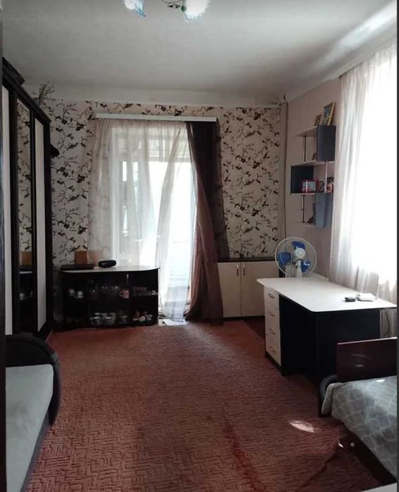 Продам простору кімнату 20 м2 на Основі (пр. Гагаріна)