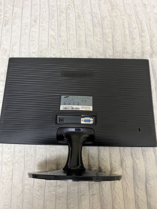 ЖК Монитор Samsung LED