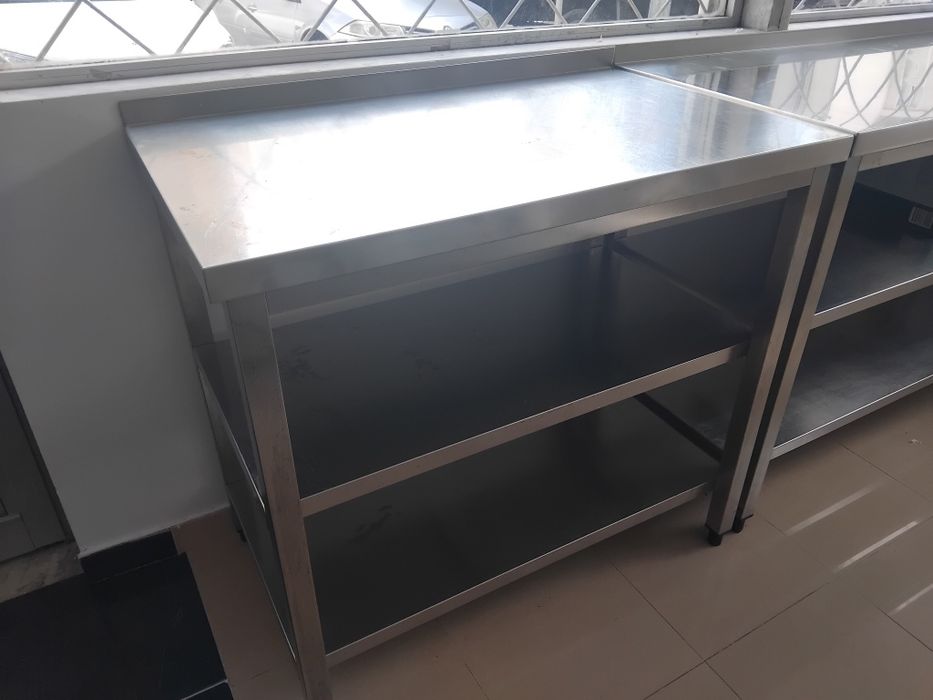 Mesa de inox com prateleira