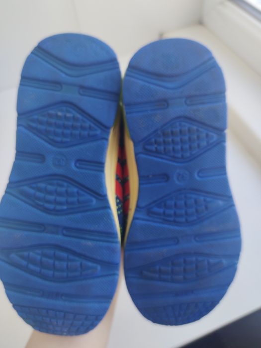 Кроссовки на девочку