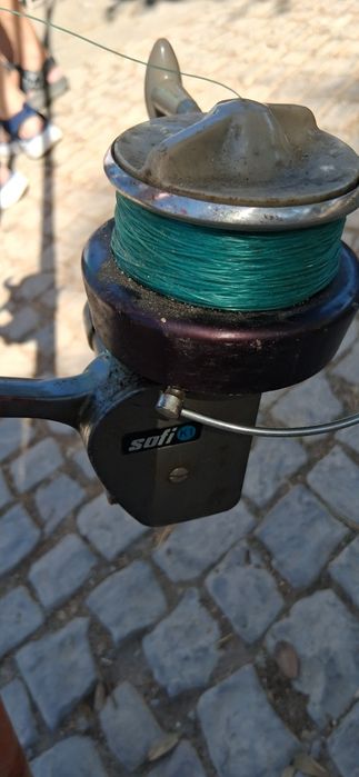 Canas de pesca com carretos