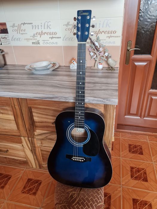 Гітара з новими струнами нейлонивими