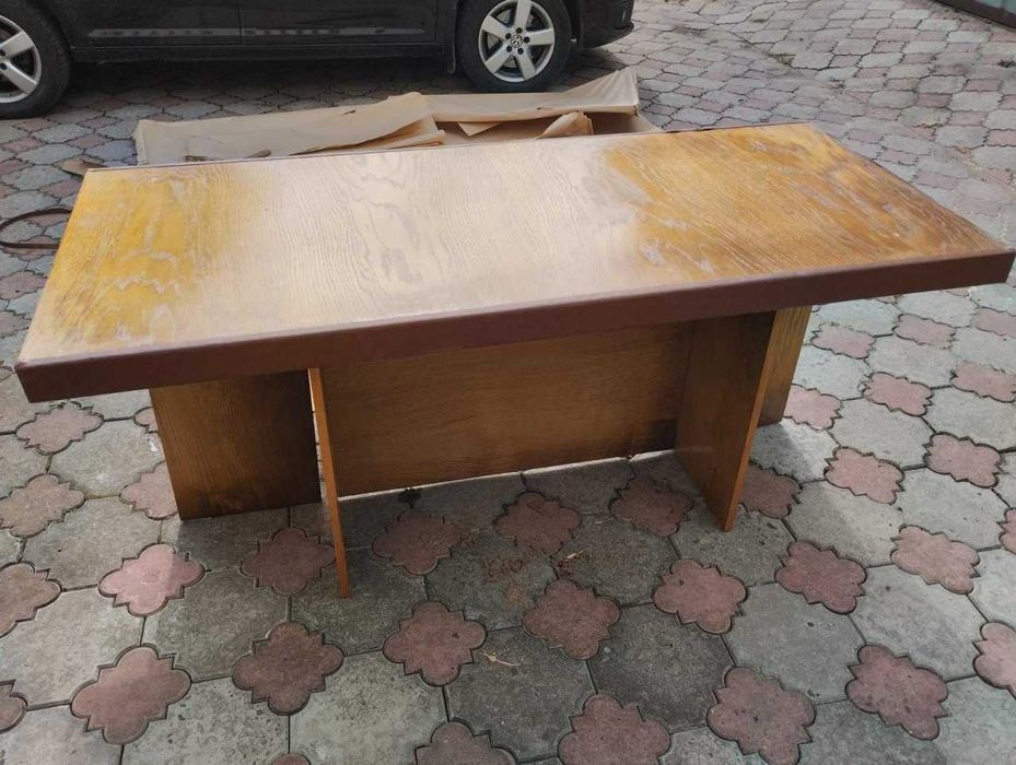 стіл дерев'яний офісний