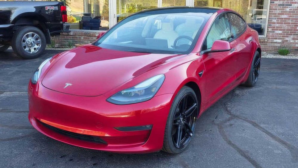 Tesla Model 3      2022
