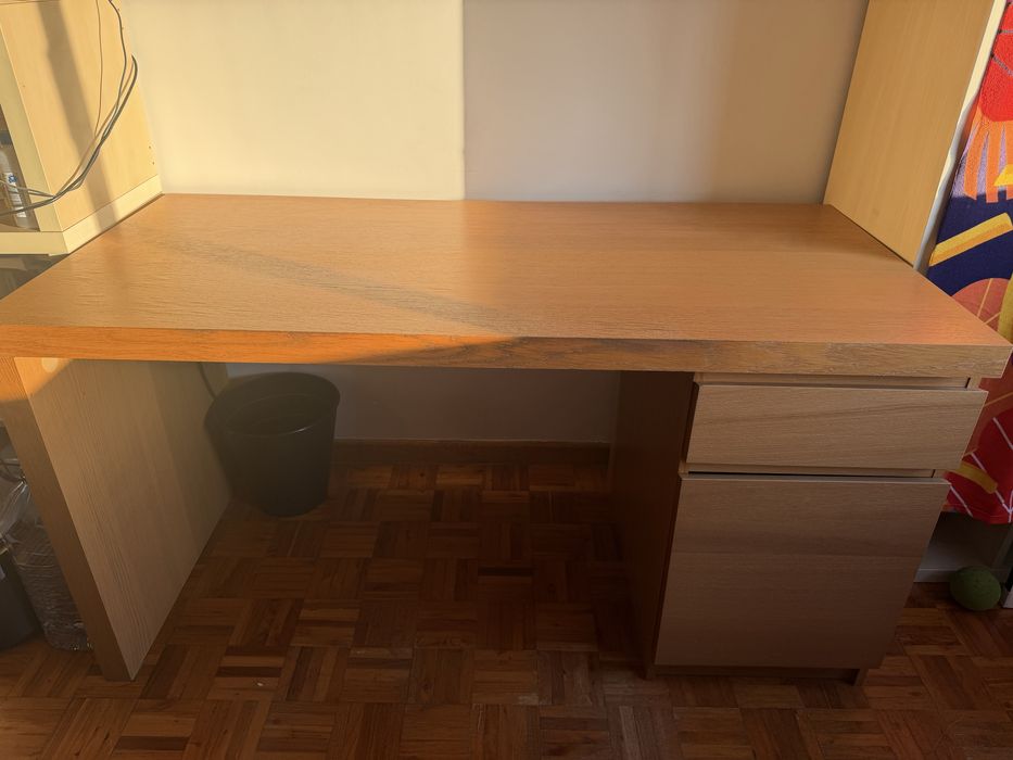 Secretária IKEA Malm em ótimo estado