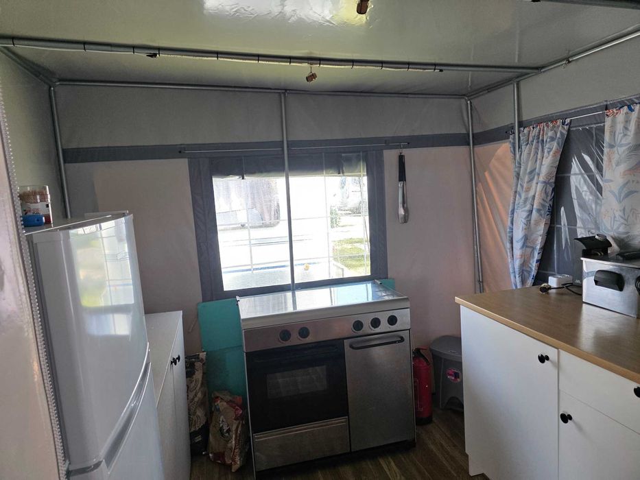 Vendo caravana com avançado