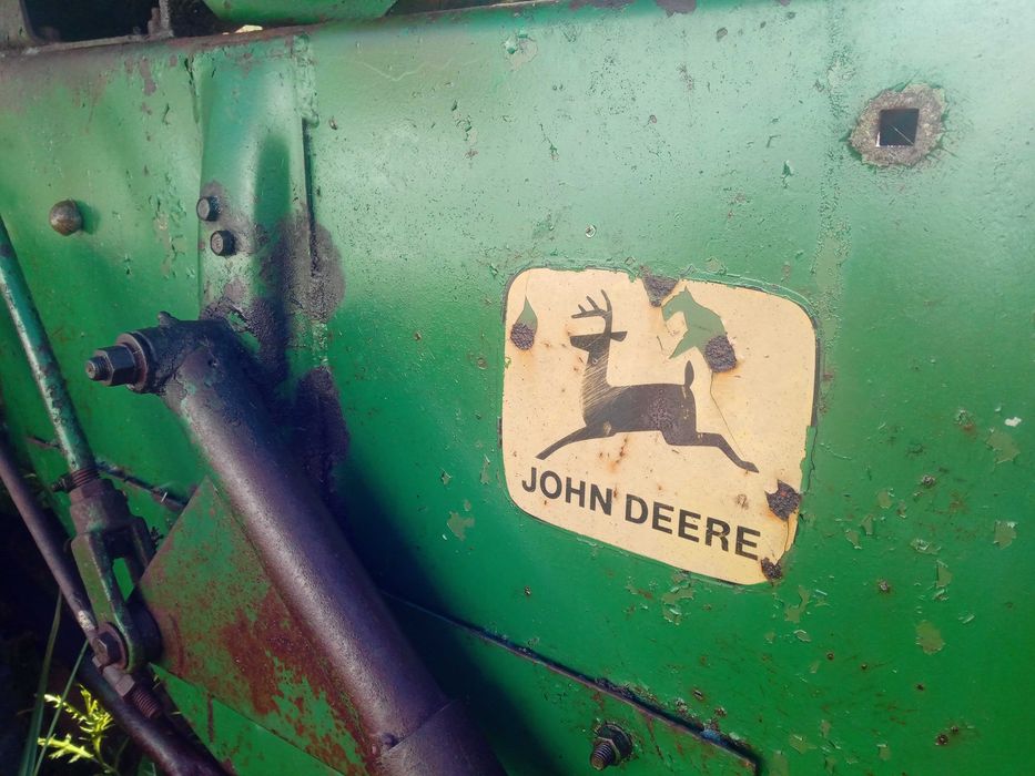 Vende-se enfardadeira John Deere 224W em bom estado