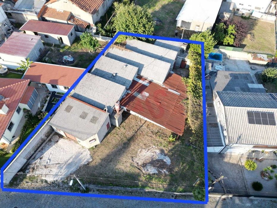 Armazém com logradouro em Penamaior, Paços de Ferreira