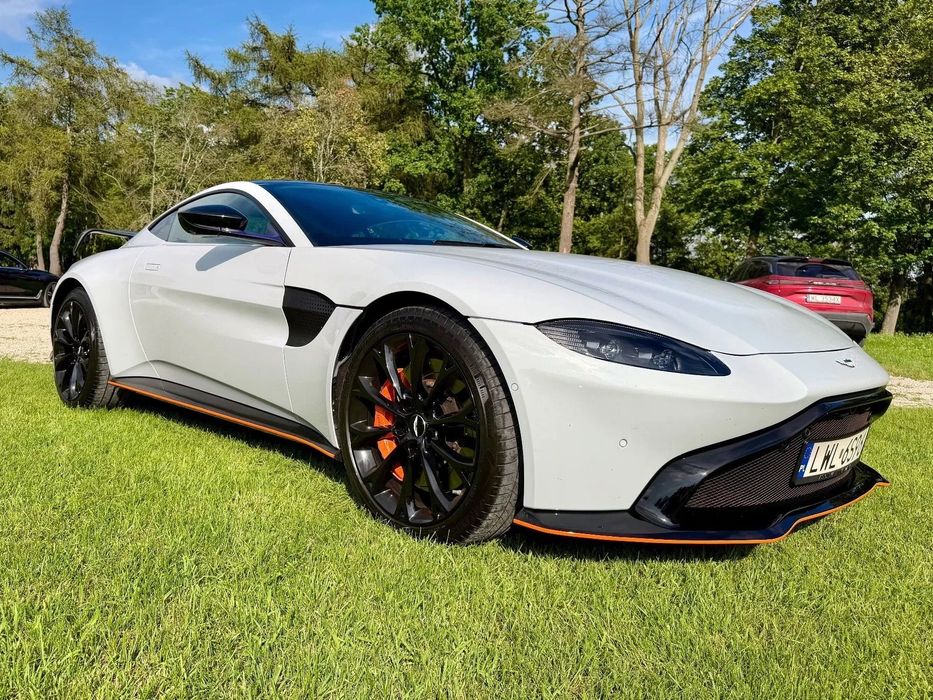 Aston Martin Vantage | White Stone Q | Niski przebieg | Perfekcyjny stan | Spojler V12