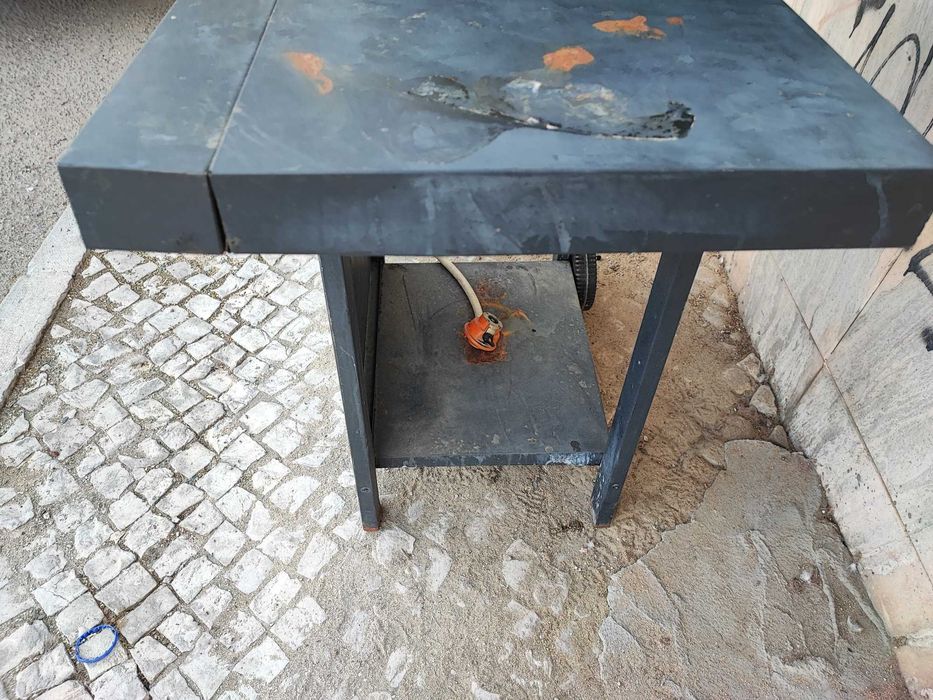 Churrasco a gás, com rodas e muito pratico