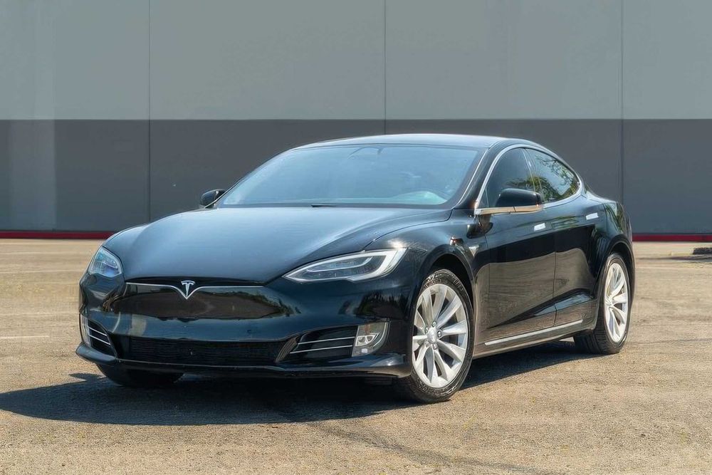 Tesla Model S      2018