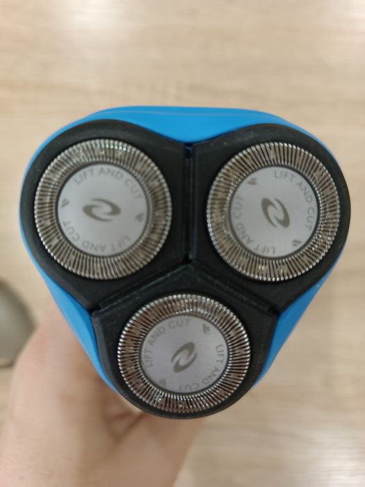 Электробритва PHILIPS AquaTouch AT 756