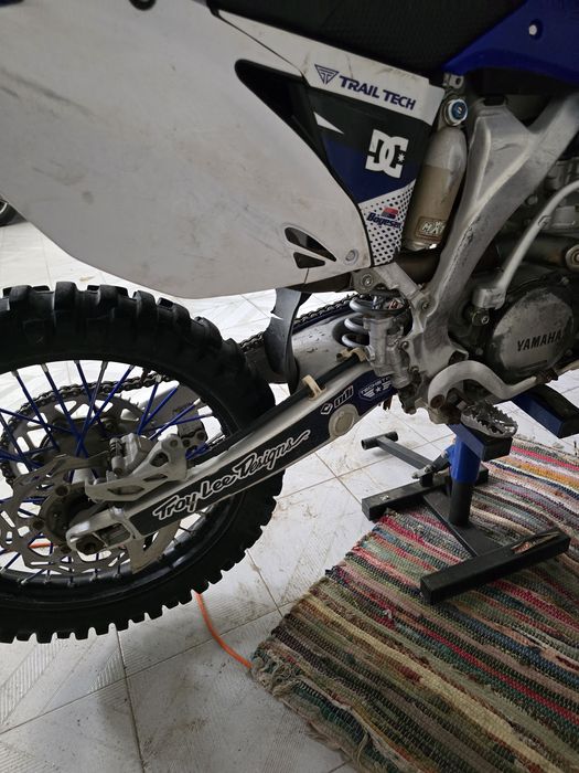 Yamaha YZ450F - averbada 35Kw (Carta A2)