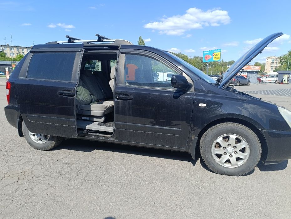 продам Kia Carnival