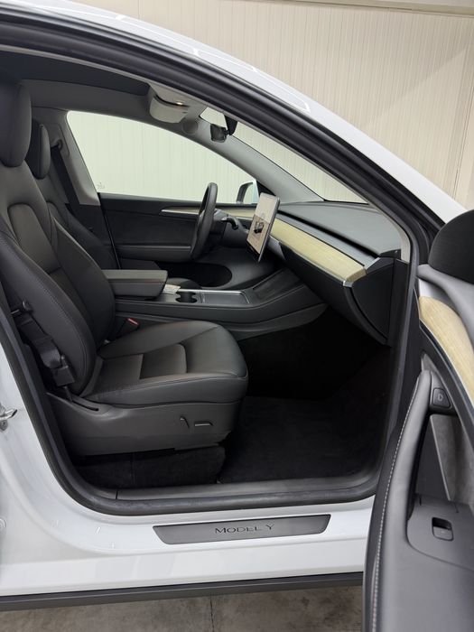Tesla Model Y SR Plus LFP