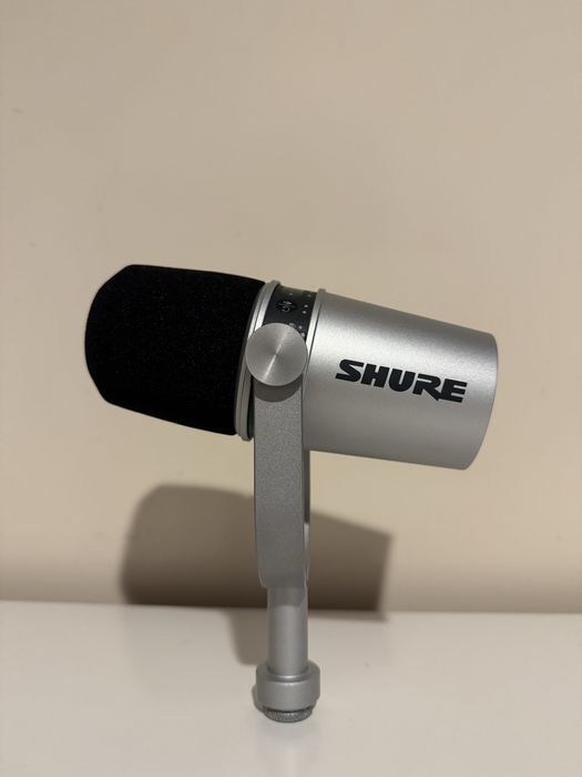 Shure MV7 (XLR+Usb) ze statywem - Mikrofon dynamiczny do np. podcastów