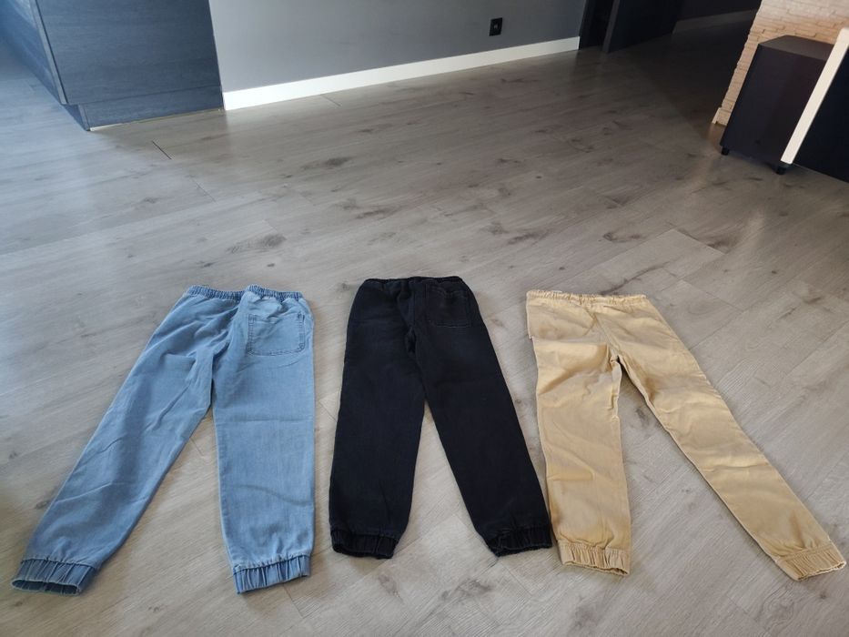 3 z Spodnie chłopięce r. 140 f. Sinsay