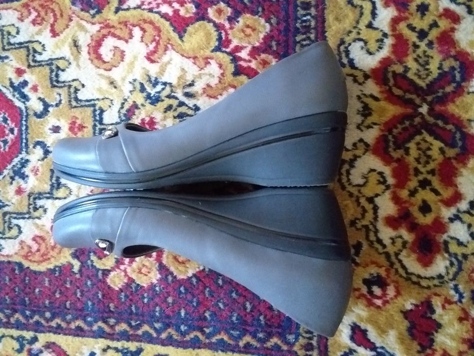 Buty na koturnie