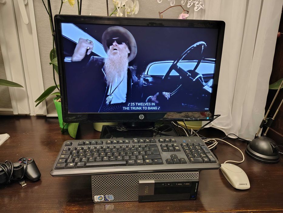 Zestaw Komputerowy 4GB 250GB LCD 22 Commodore OS (retro gry) + Pad