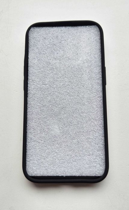 Capa semi-transparente preta iPhone 16 (NOVA)