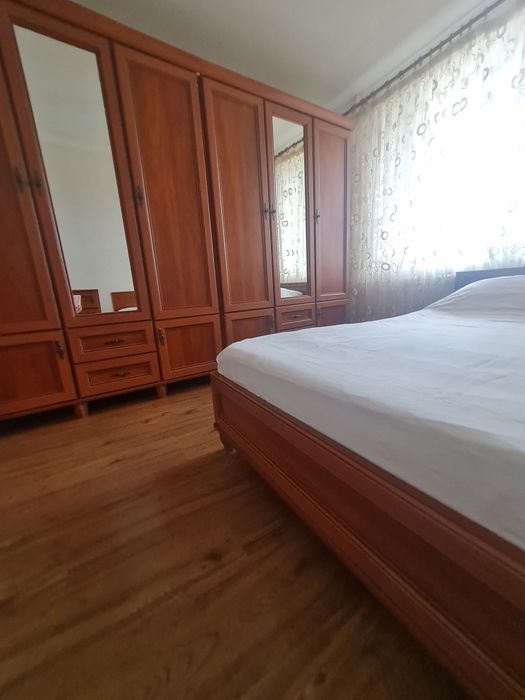 Три та чотирикімнатніі квартири різні райони, 8 спальн місць від 1500