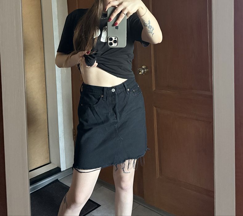 Продам спідницю Levis